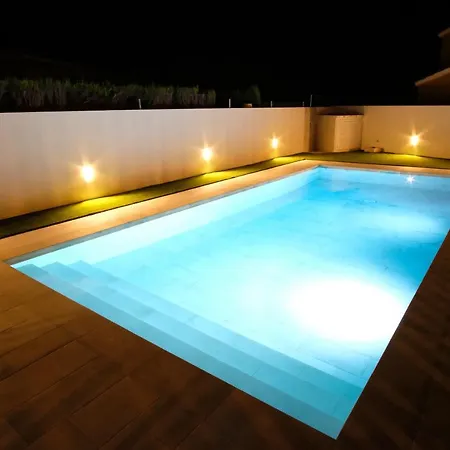 - Alta Calidad Con Piscina Y Jardin Villa
