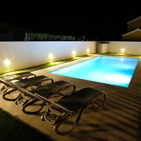 Villa - Alta Calidad Con Piscina Y Jardin *