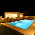 - Alta Calidad Con Piscina Y Jardin 别墅 *