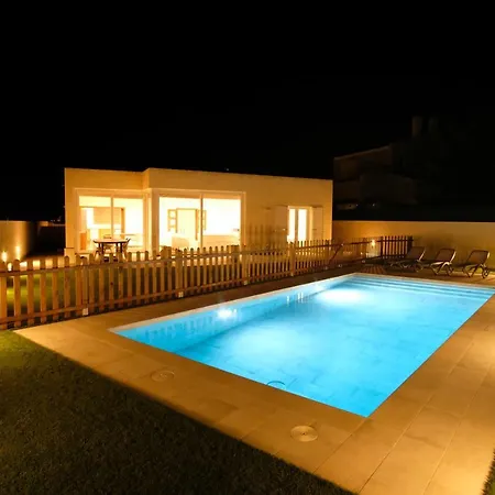 - Alta Calidad Con Piscina Y Jardin ヴィラ *